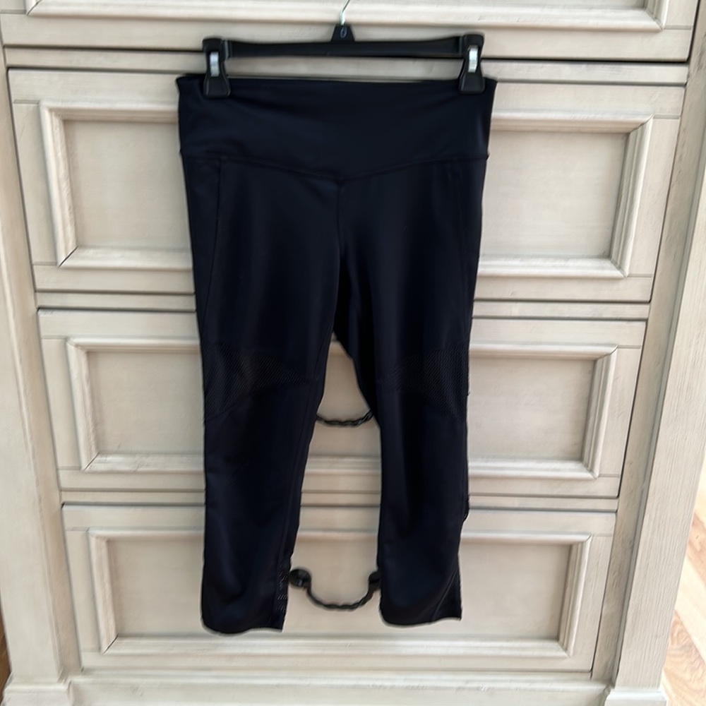 Z by Zella woman’s small workout capri pants.